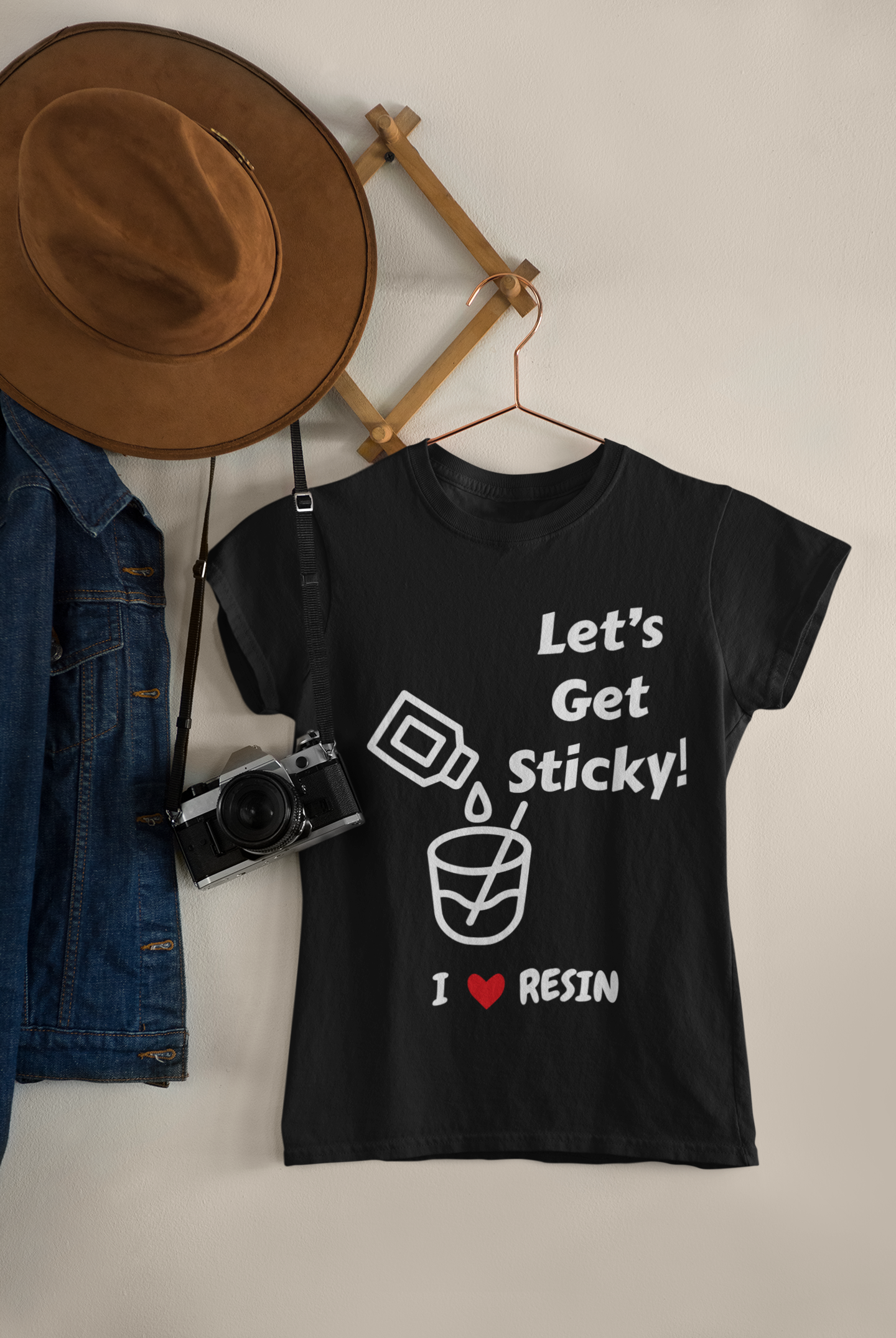 Heart Detail "I Love Resin" Unisex Softstyle T-Shirt, Casual Gift for Friends, Love Shirt, Valentine's Day Outfit, Everyday Wear